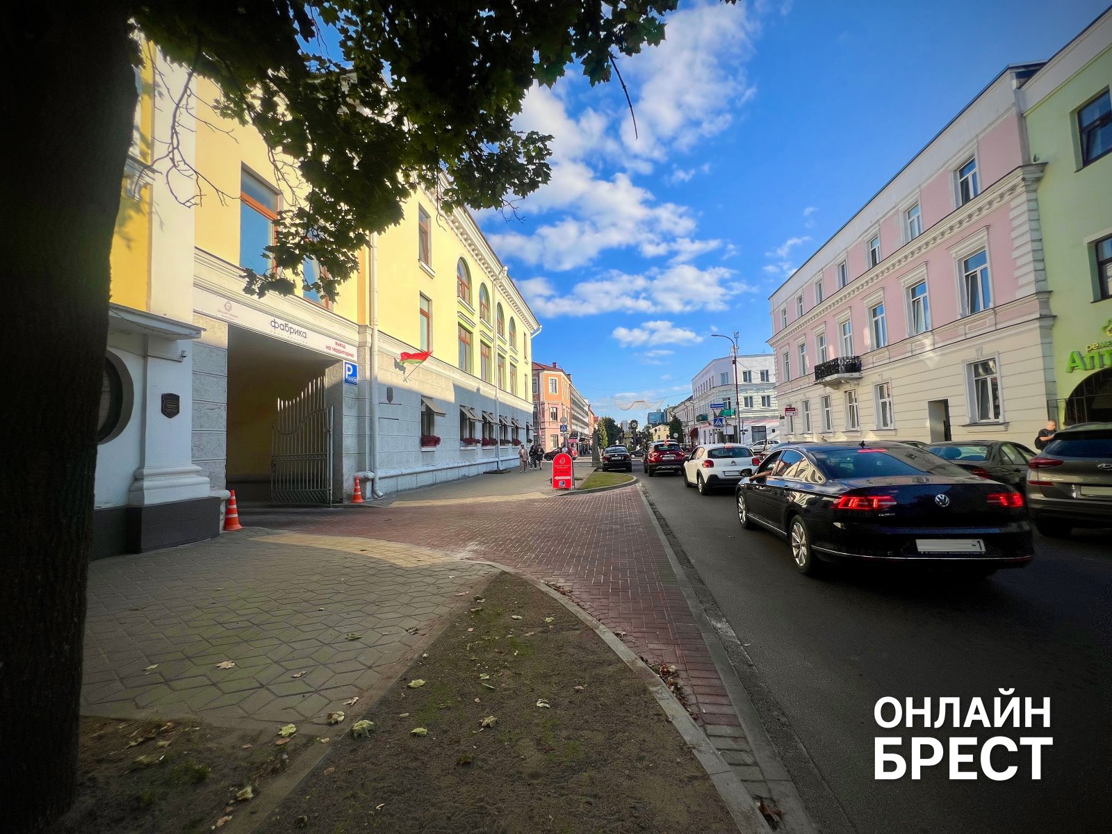 Где припарковаться в центре Бреста без нервов и вмятин: проверенное решение