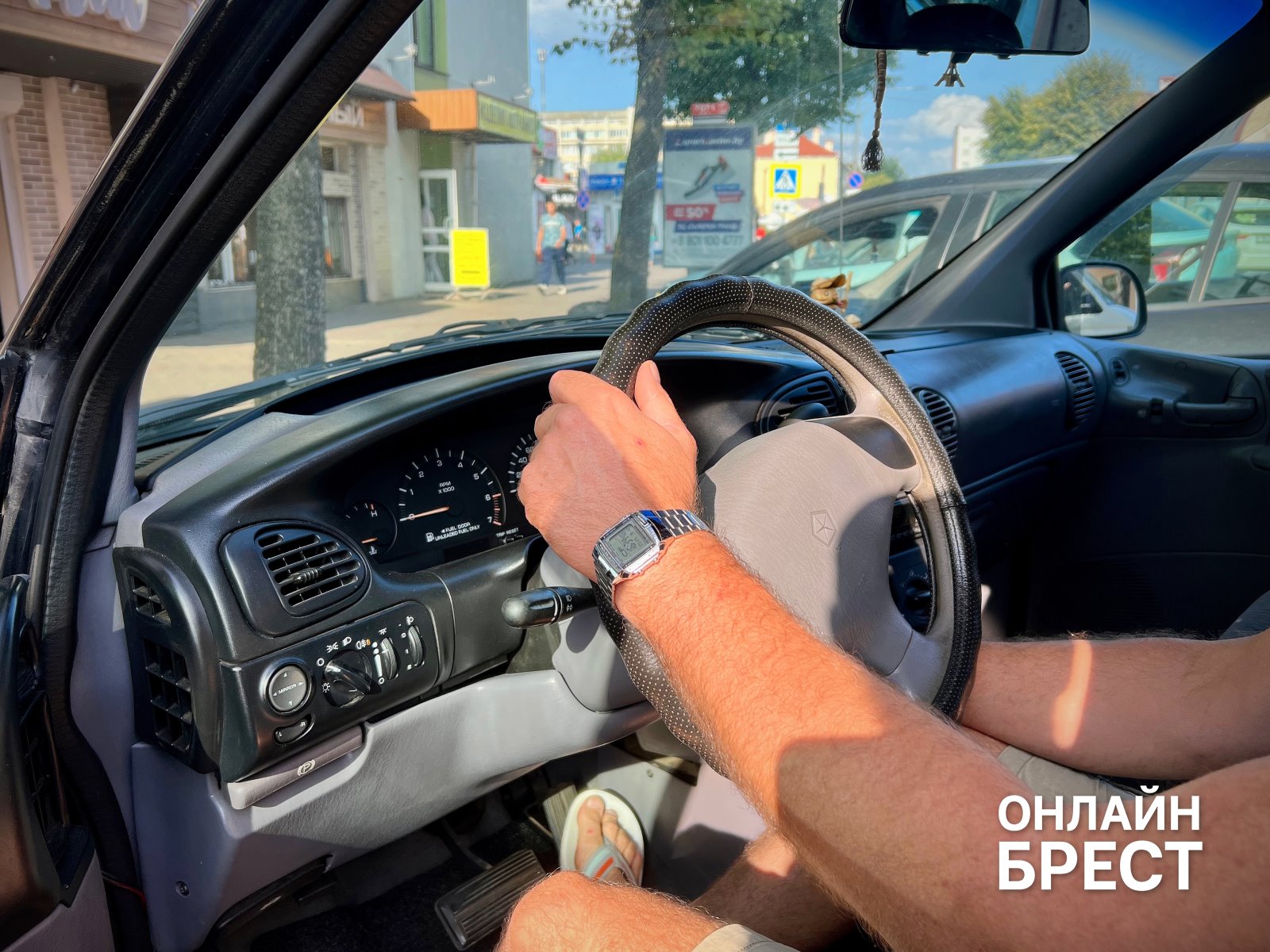 Где припарковаться в центре Бреста без нервов и вмятин: проверенное решение