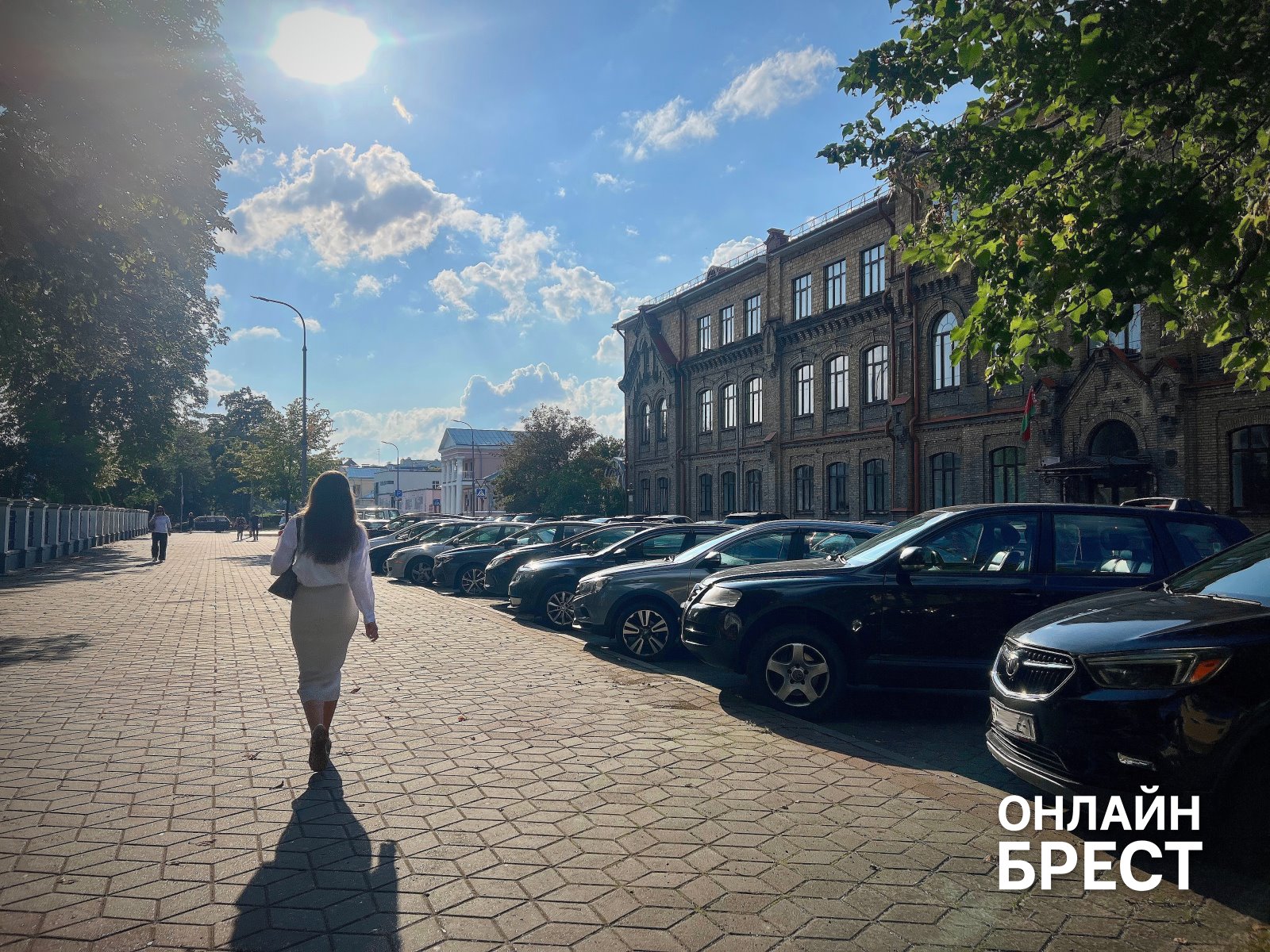 Где припарковаться в центре Бреста без нервов и вмятин: проверенное решение