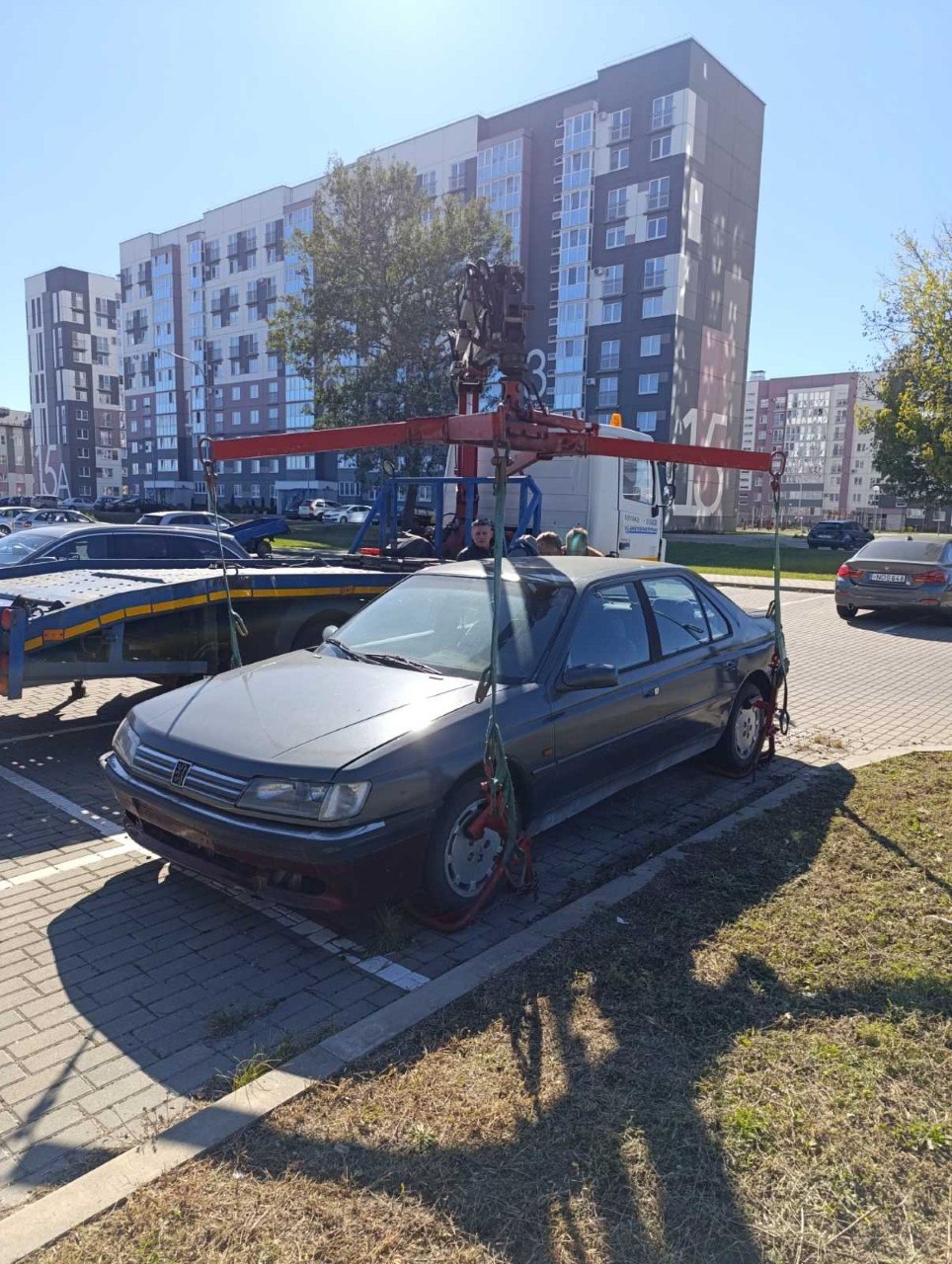 В Бресте продолжается работа по уборке неэксплуатируемых транспортных средств