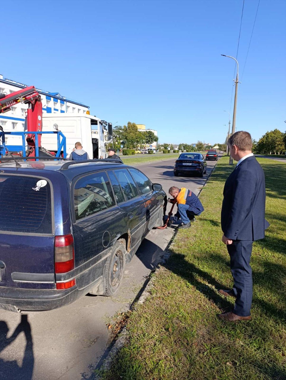 В Бресте продолжается работа по уборке неэксплуатируемых транспортных средств