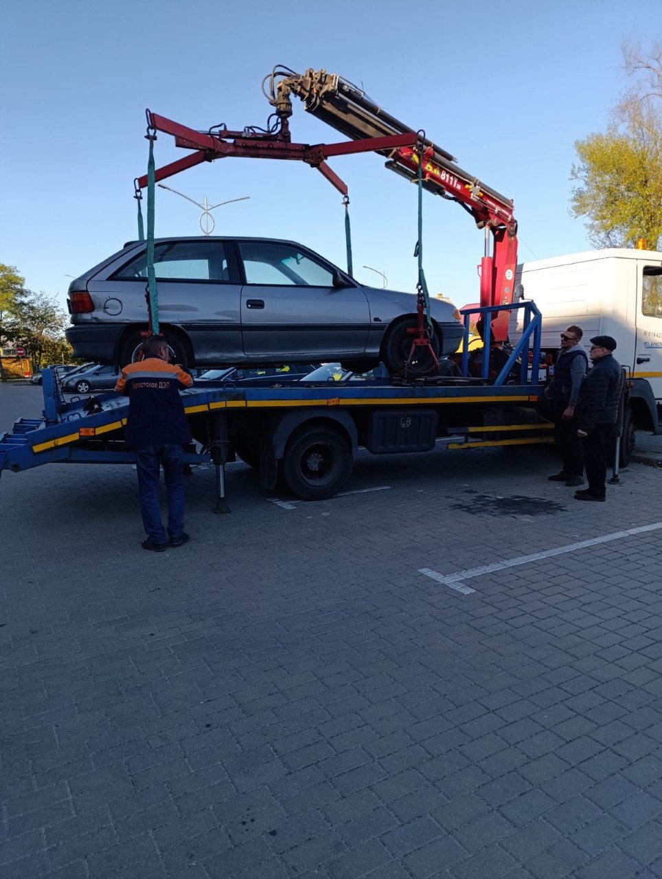 В Бресте продолжается работа по уборке неэксплуатируемых транспортных средств