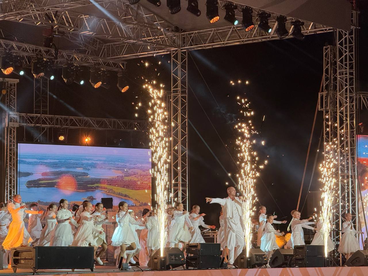 День машиностроителя в Бресте — подробности и видео фейерверка