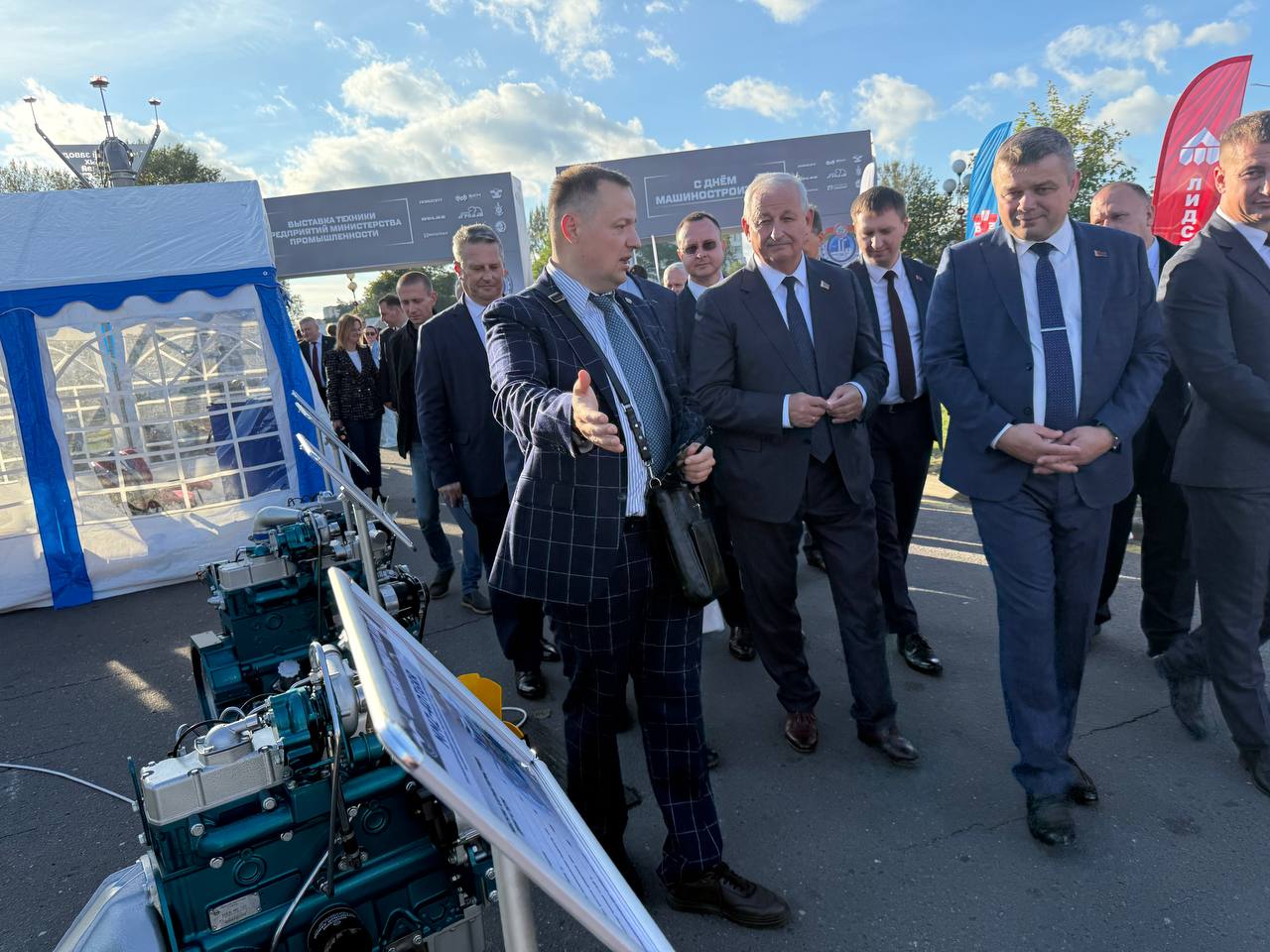 День машиностроителя в Бресте — видео фейерверка и другое