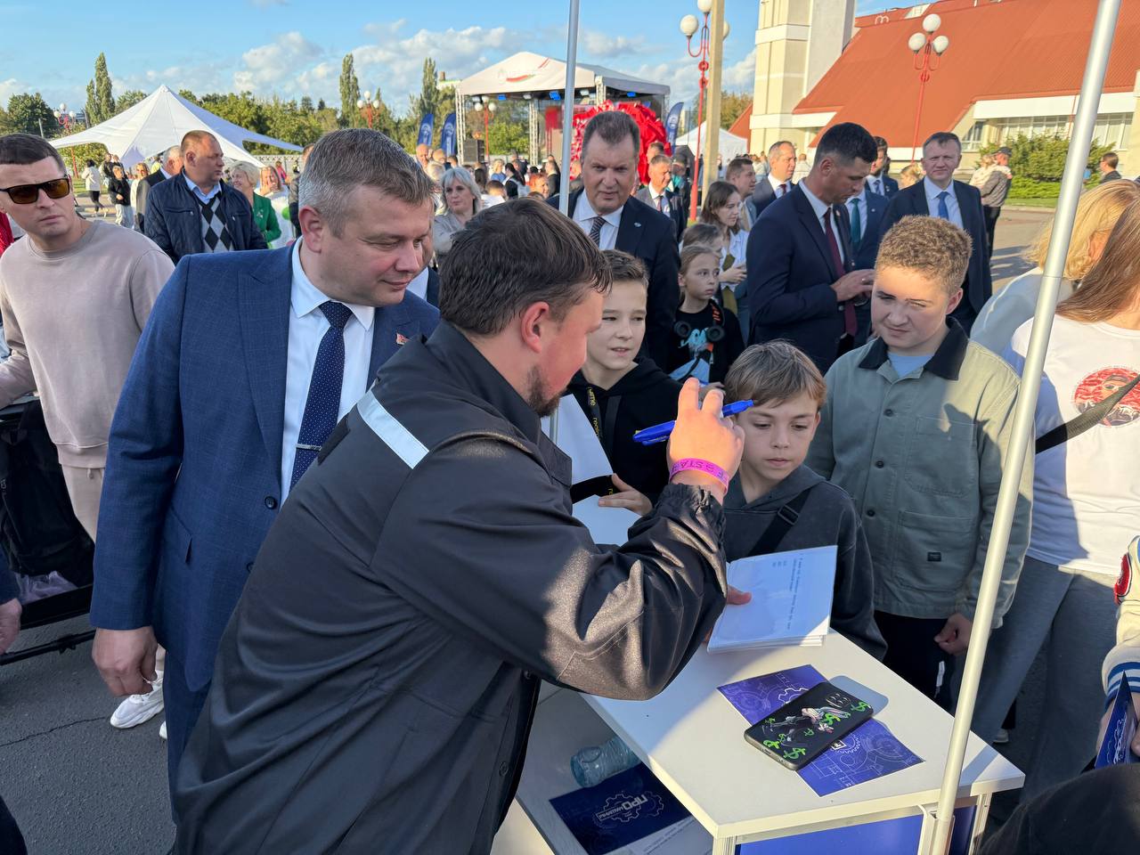 День машиностроителя в Бресте — видео фейерверка и другое