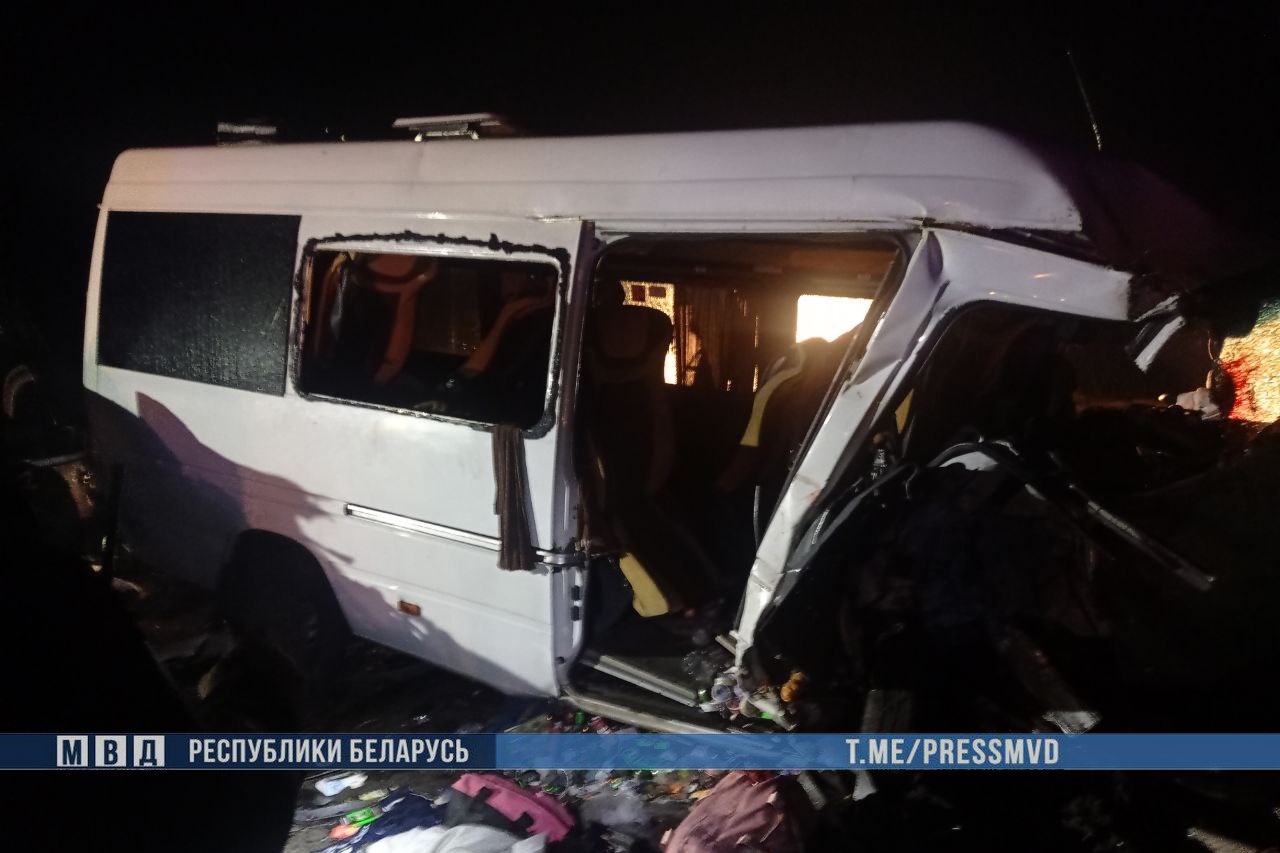 В Беларуси в ДТП с маршруткой погибли шесть человек — подробности трагедии