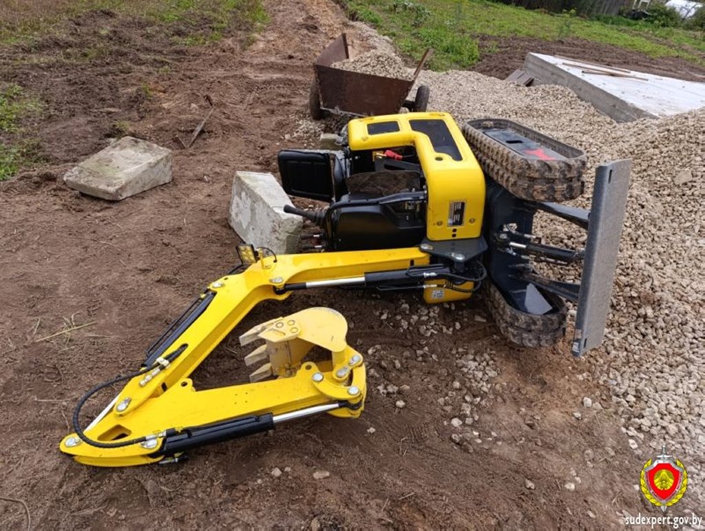 Экскаватор насмерть придавил мужчину