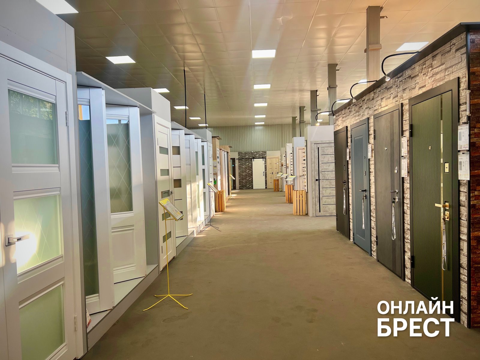 Двери, окна, мебель, кухни и большой зал РАСПРОДАЖ в «КонструкторБай» в Бресте