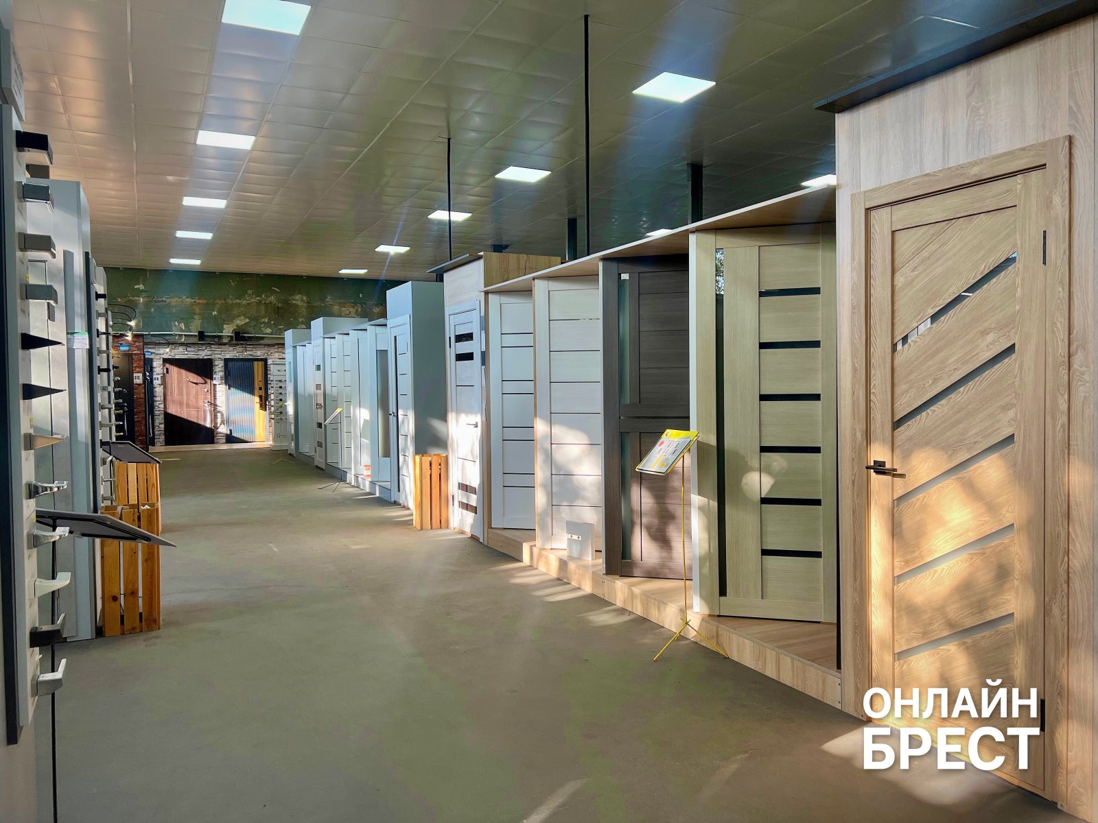 Двери, окна, мебель, кухни и большой зал РАСПРОДАЖ в «КонструкторБай» в Бресте