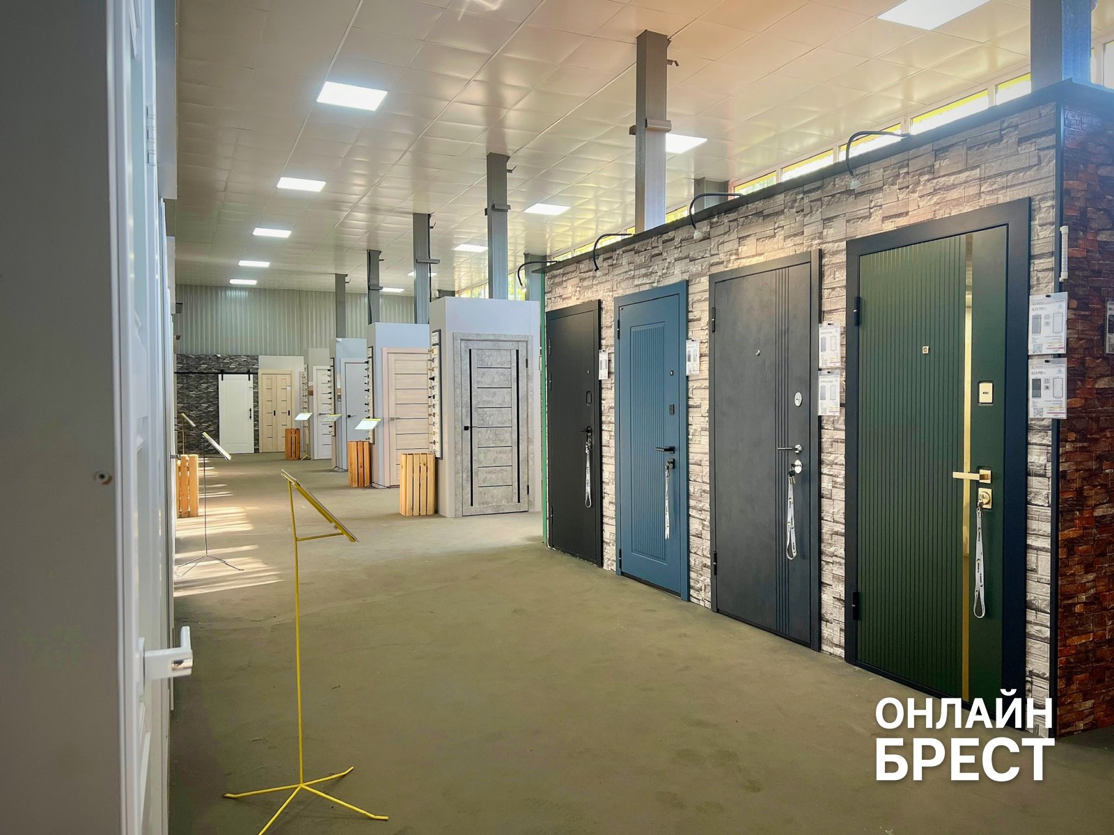 Двери, окна, мебель, кухни и большой зал РАСПРОДАЖ в «КонструкторБай» в Бресте