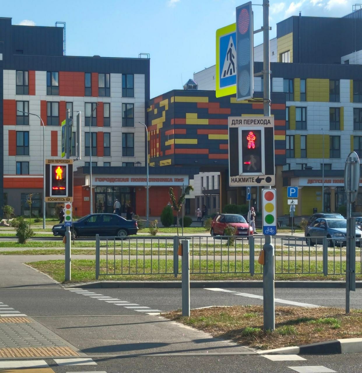 В Бресте появились новые таблички для велосипедистов на светофорах — узнайте, где