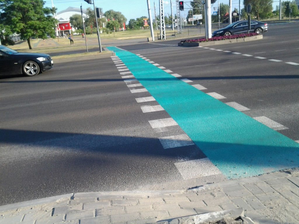 Велосипедная дорожка и велопереезд: в чём разница?