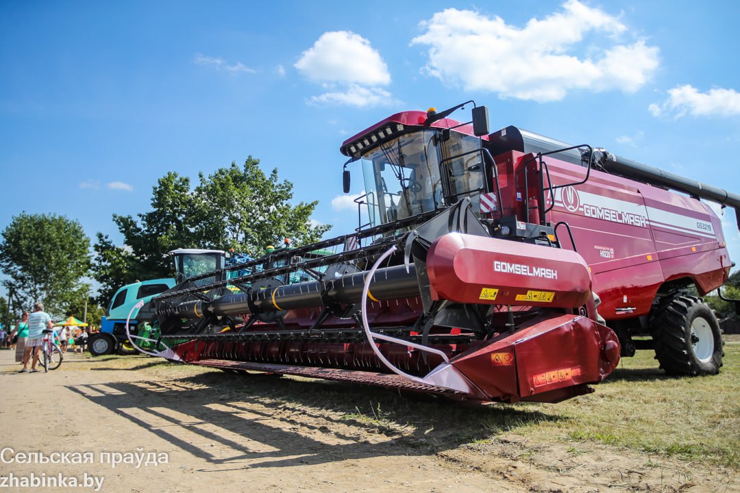 В агрогородке Степанки Жабинсковского района проходит праздник-ярмарка тружеников села «Дожинки»