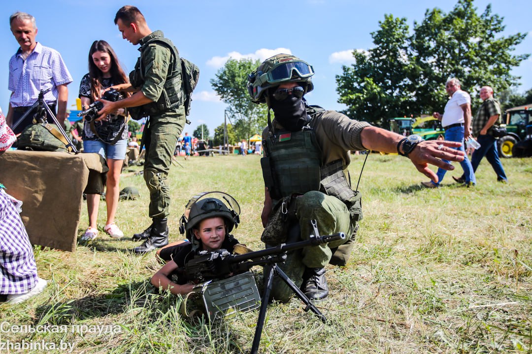 В агрогородке Степанки Жабинсковского района проходит праздник-ярмарка тружеников села «Дожинки»