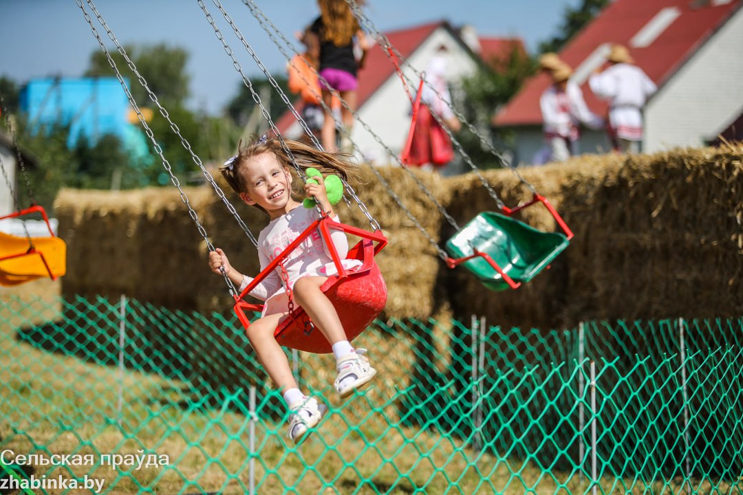В агрогородке Степанки Жабинсковского района проходит праздник-ярмарка тружеников села «Дожинки»