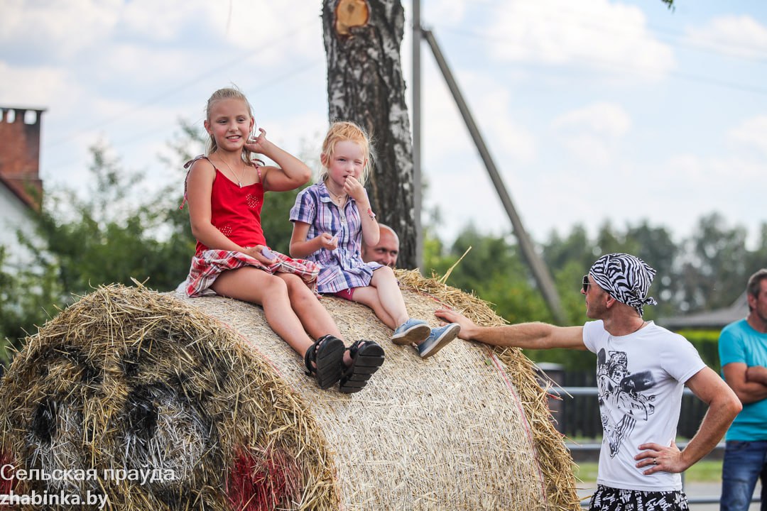 В агрогородке Степанки Жабинсковского района проходит праздник-ярмарка тружеников села «Дожинки»