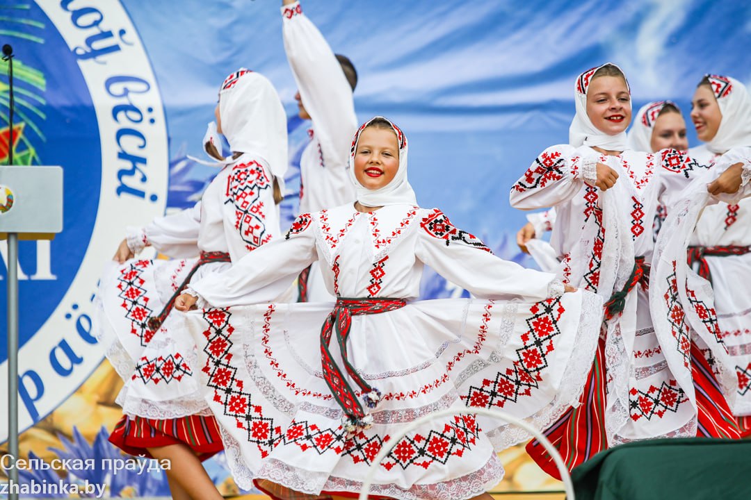 В агрогородке Степанки Жабинсковского района проходит праздник-ярмарка тружеников села «Дожинки»