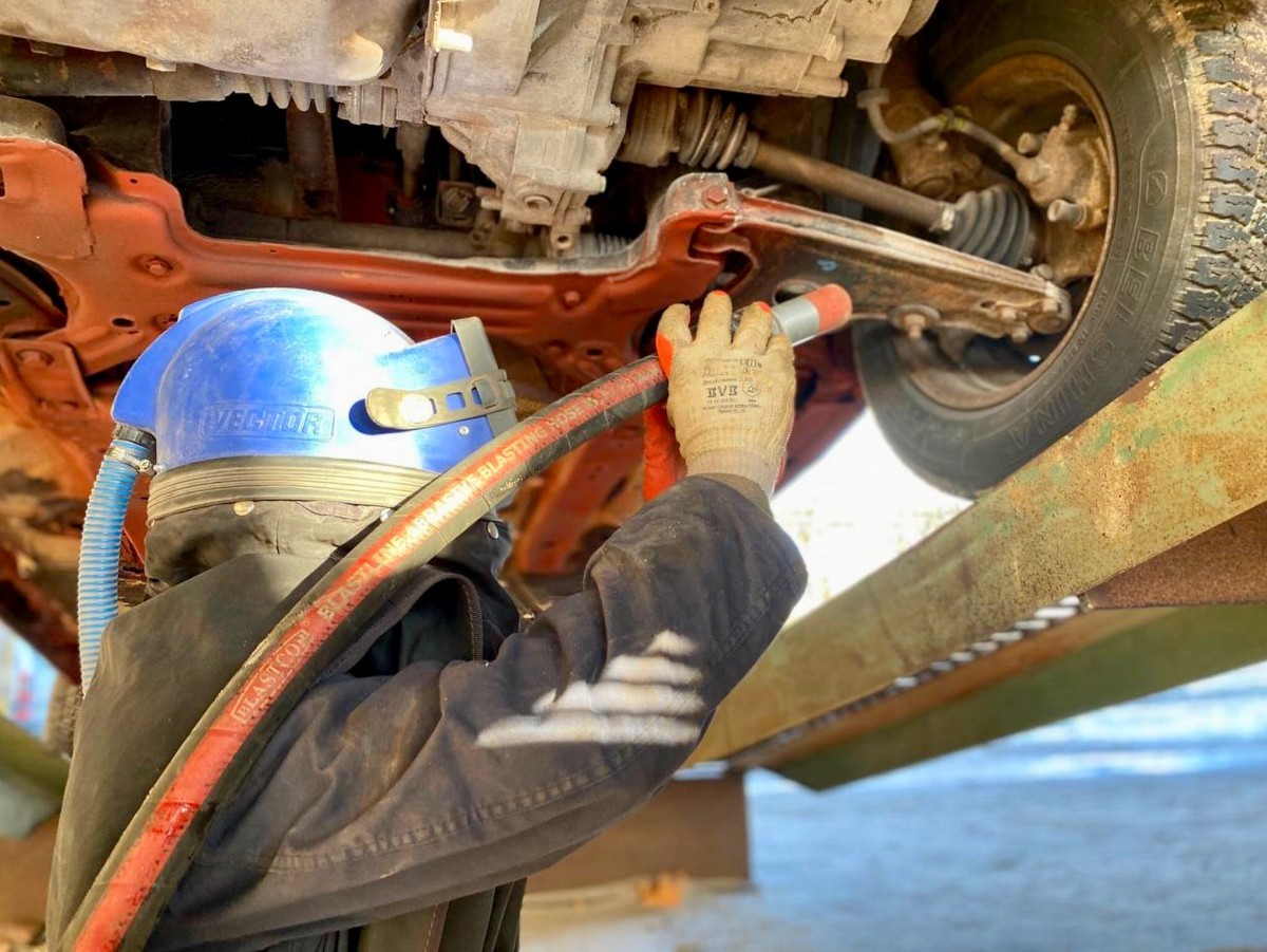 «Раз-Два» – пескоструйная и антикоррозийная обработки автокузова, заборов, ворот в Бресте. Преимущества пескоструйной обработки древесины