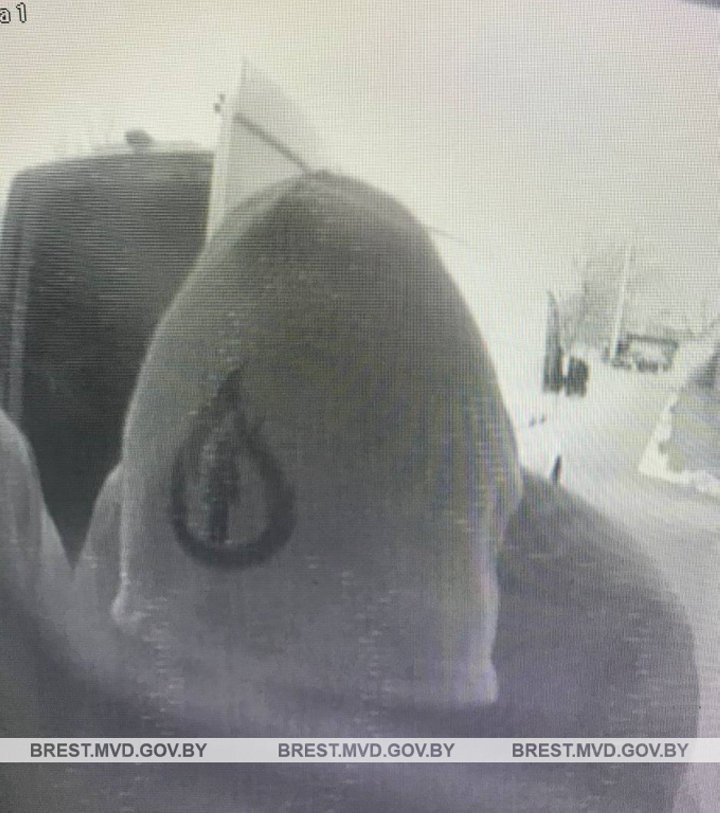 С карты жительницы Брестской области «служба безопасности» сняла 700 рублей