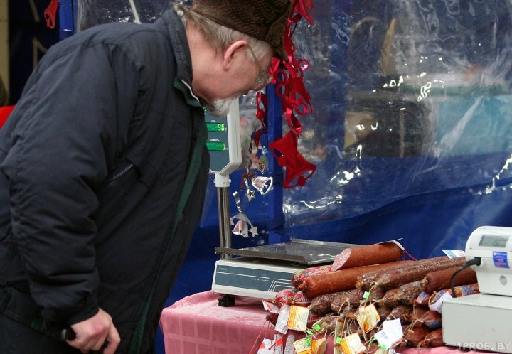 В Беларуси из списка социально значимых товаров исключат колбасы