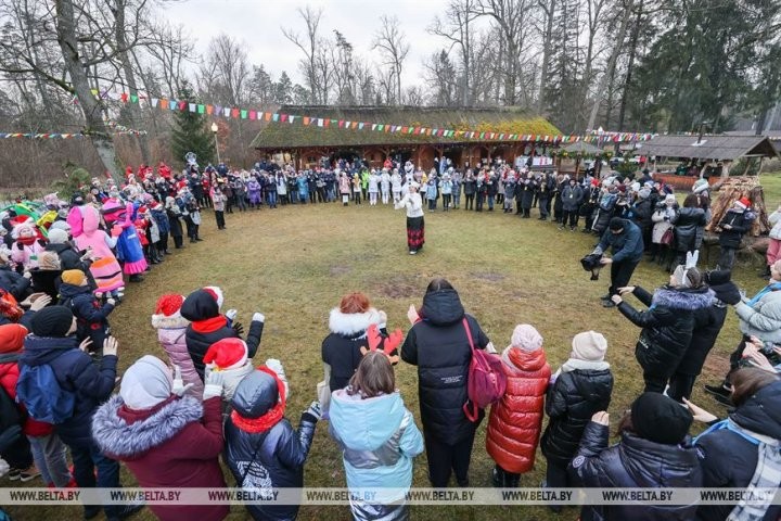 Новогодний праздник в поместье Деда Мороза собрал 250 детей со всей Брестской области
