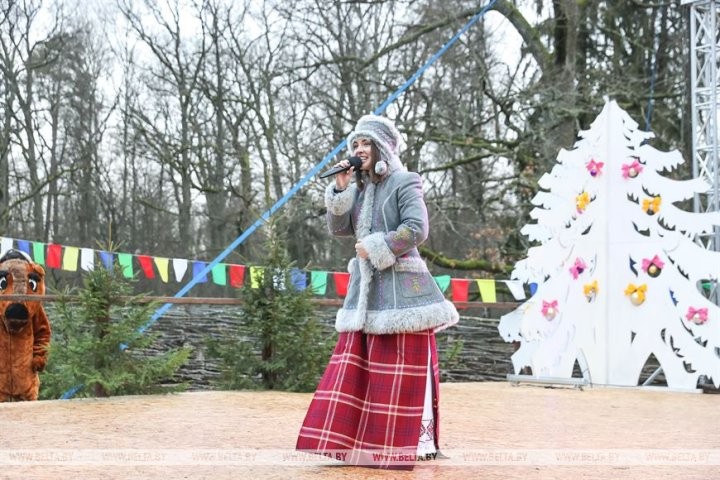Новогодний праздник в поместье Деда Мороза собрал 250 детей со всей Брестской области