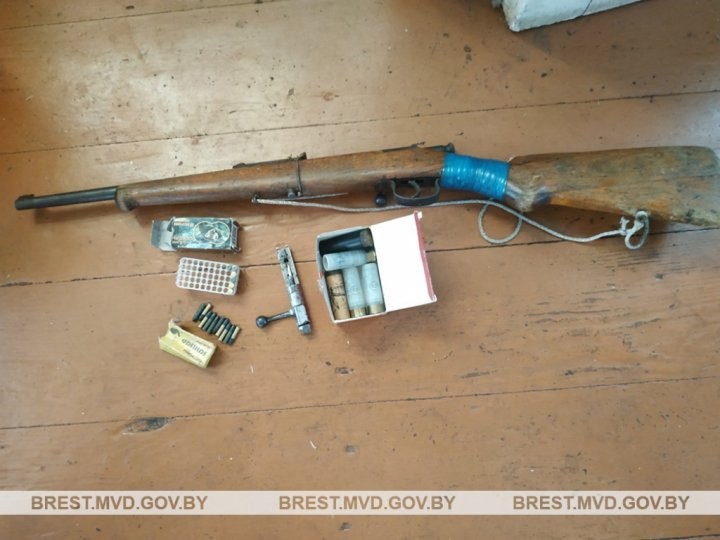 В Брестской области у бывшего охотника изъяли незаконно хранящийся карабин