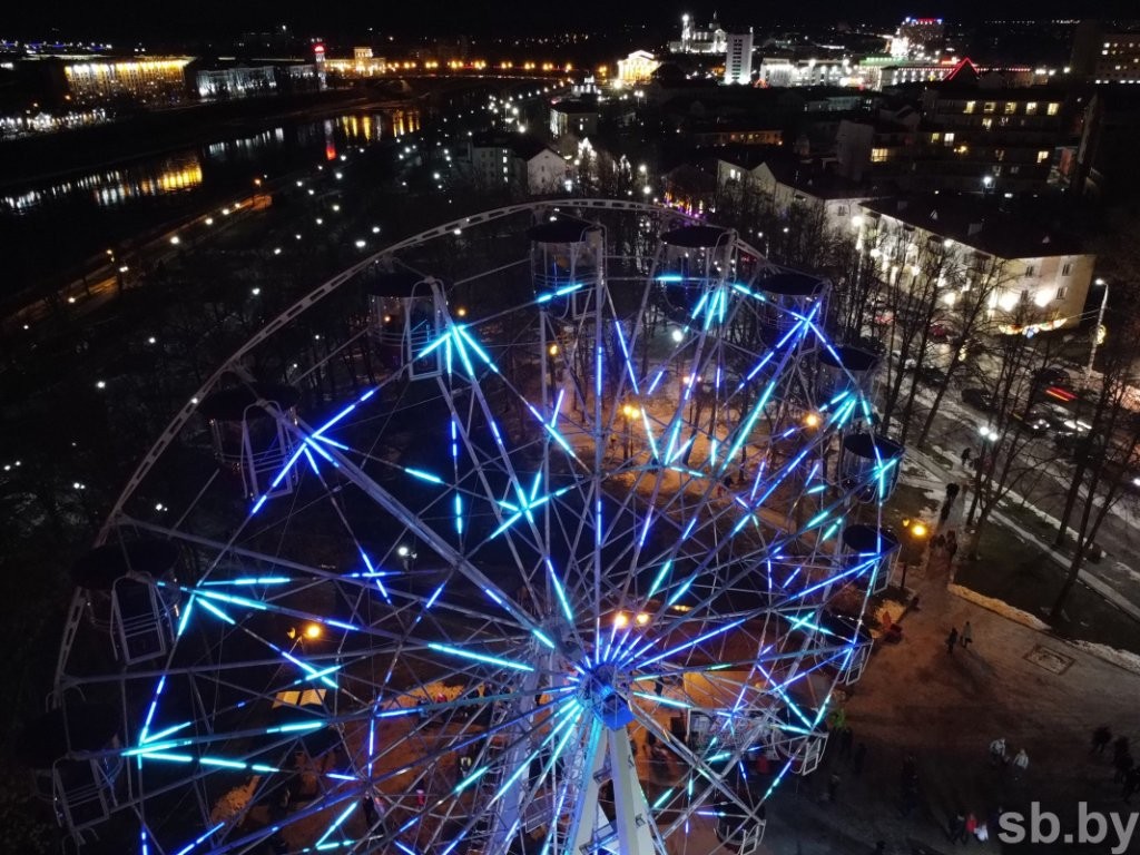 В Витебске торжественно запустили 30-метровое колесо обозрения