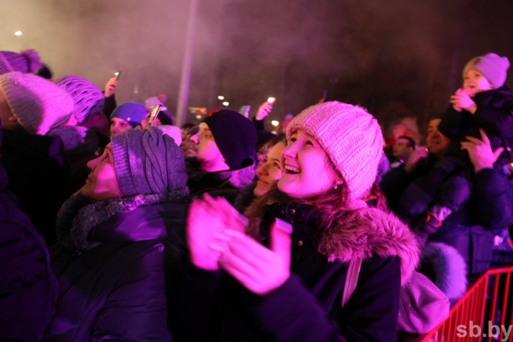 В Витебске торжественно запустили 30-метровое колесо обозрения
