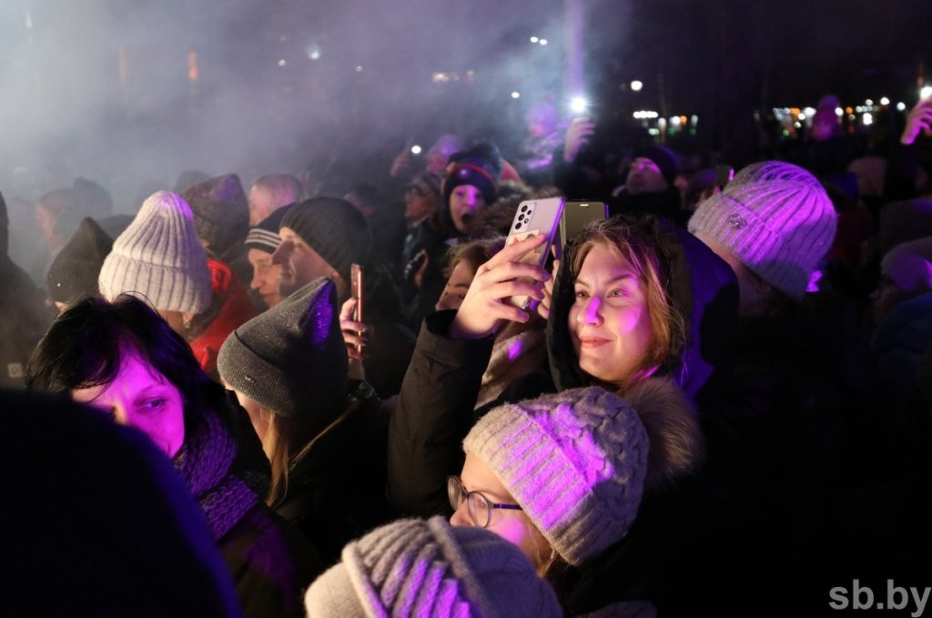 В Витебске торжественно запустили 30-метровое колесо обозрения