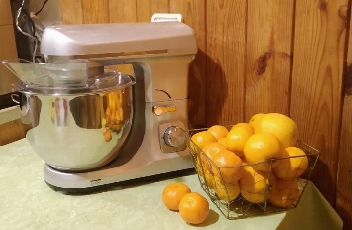 Завершить ремонт, устроить фотосессию и подарить себе миксер – на что белорусы тратятся к Новому году