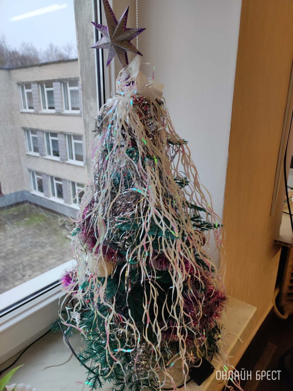 Создание новогодней атмосферы в ГУО «Гимназия №4 г. Бреста»