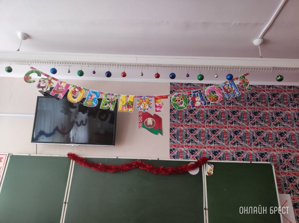 Создание новогодней атмосферы в ГУО «Гимназия №4 г. Бреста»
