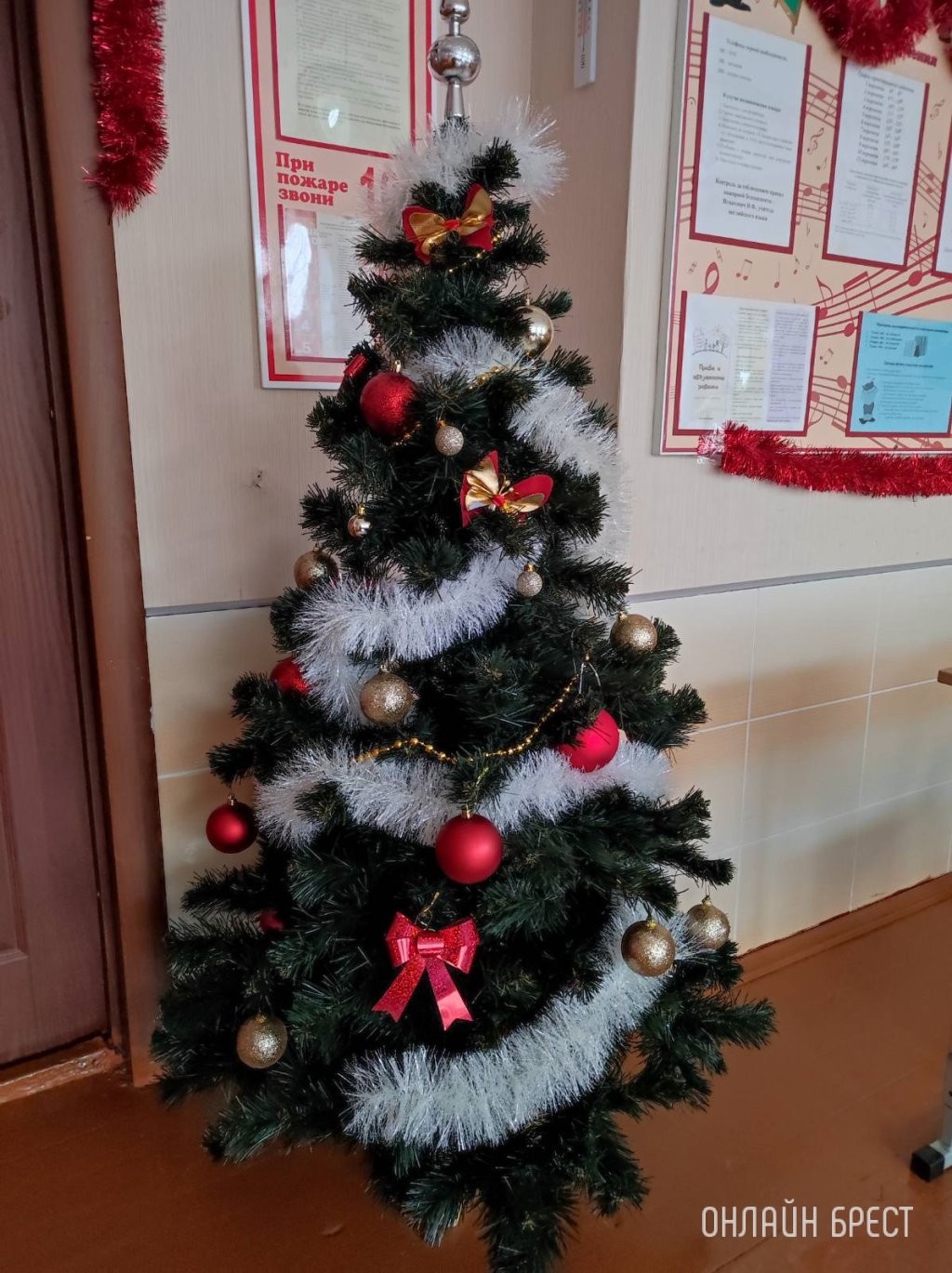 Создание новогодней атмосферы в ГУО «Гимназия №4 г. Бреста»