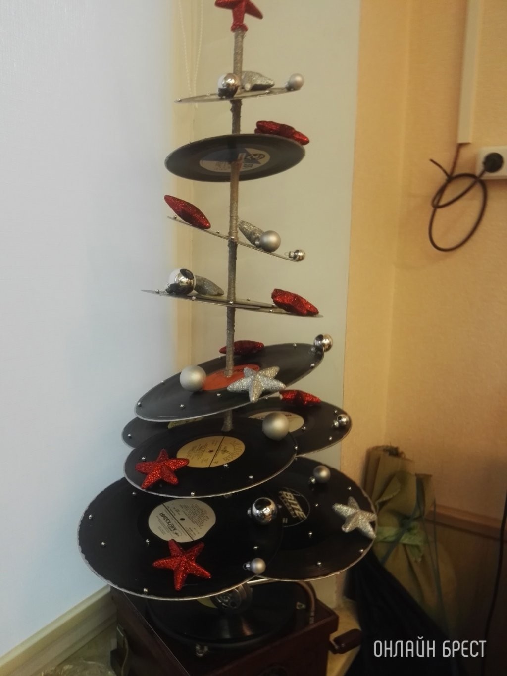 Создание новогодней атмосферы в ГУО «Гимназия №4 г. Бреста»