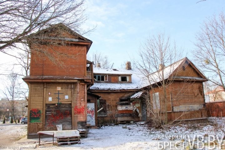 В Бресте сносят сараи в квартале Гоголя – Карбышева – Маяковского – б-р Космонавтов. Застройщик рассказал, что там будет