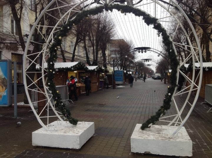 Сегодня начинает работать новогодняя ярмарка на площади Ленина в Бресте