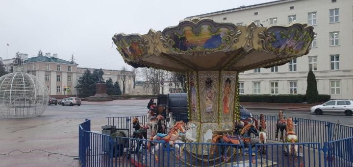 Ещё один детский аттракцион установлен на главной площади Бреста