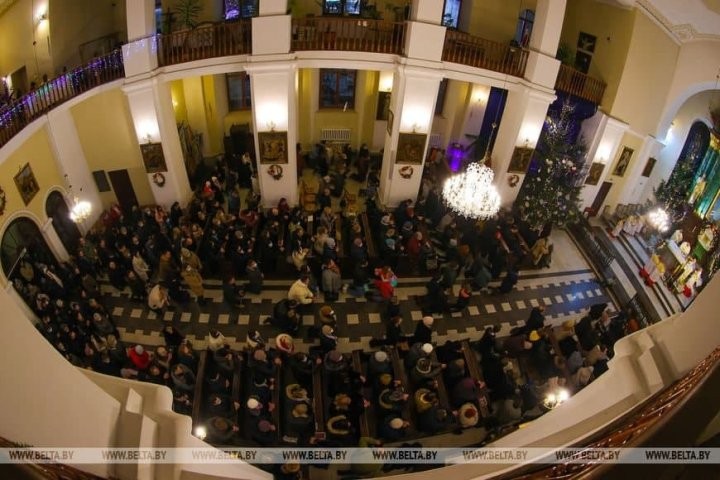 Католики встречают в Бресте Рождество Христово