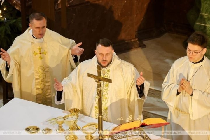 Католики встречают в Бресте Рождество Христово