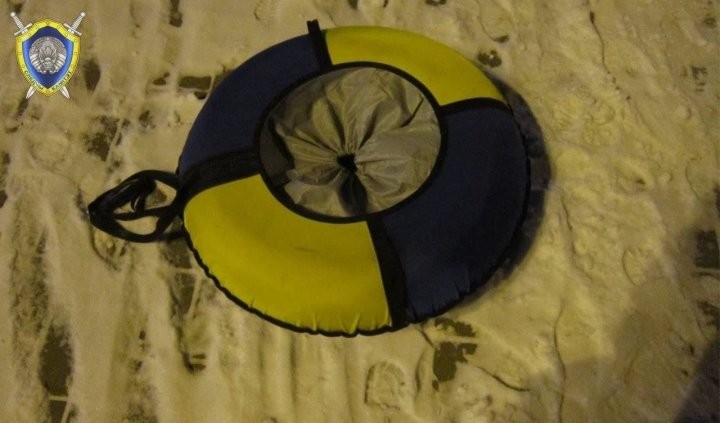 4-летний мальчик разбил голову, катаясь на тюбинге