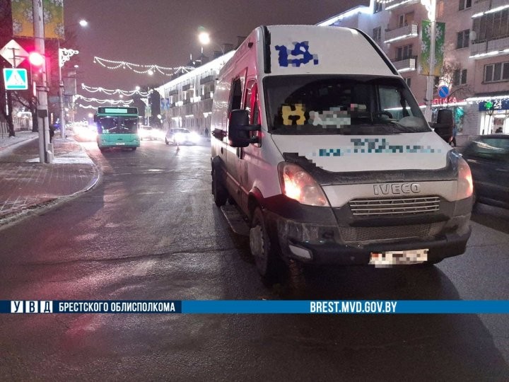 В Бресте  маршрутка столкнулась с автобусом