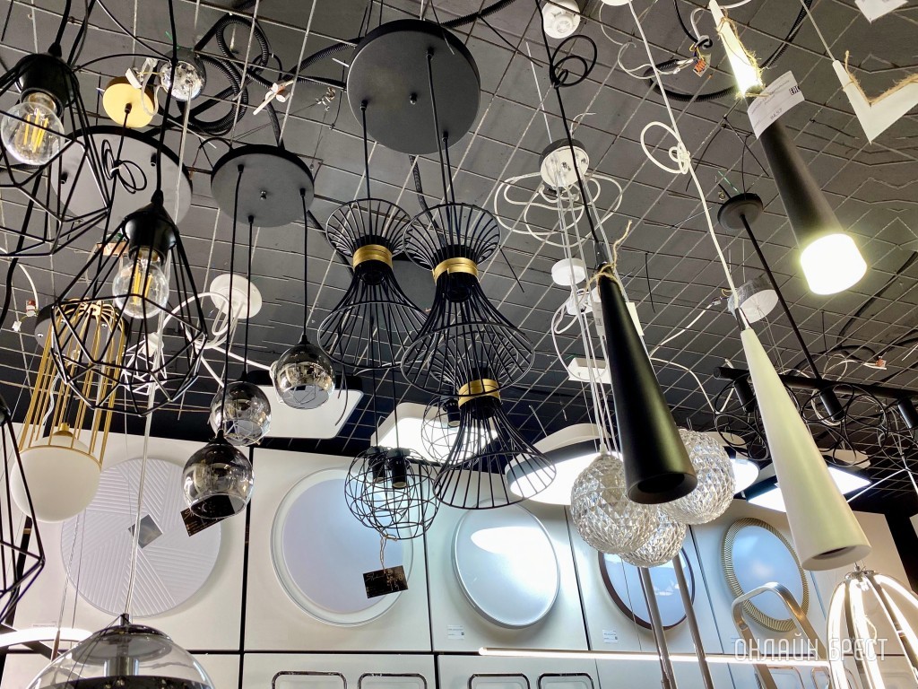 Безупречные дизайнерские люстры и светильники в магазине «Яркий». Домашняя примерка в Бресте