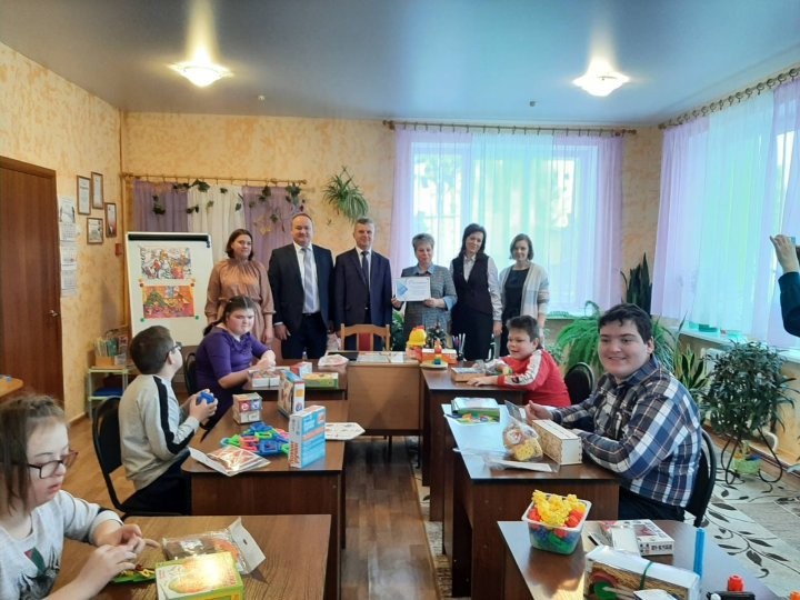 Подарки особенным детям к Новому году сделало Брестское областное объединение профсоюзов