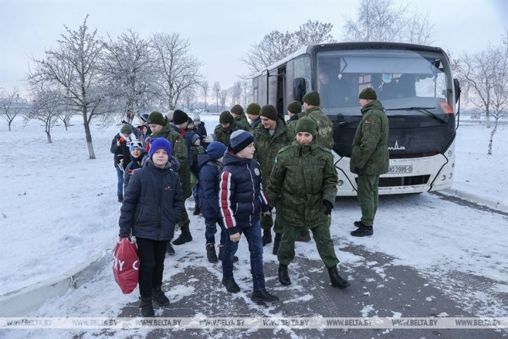 Брестские военнослужащие поздравили воспитанников Кобринской детской деревни