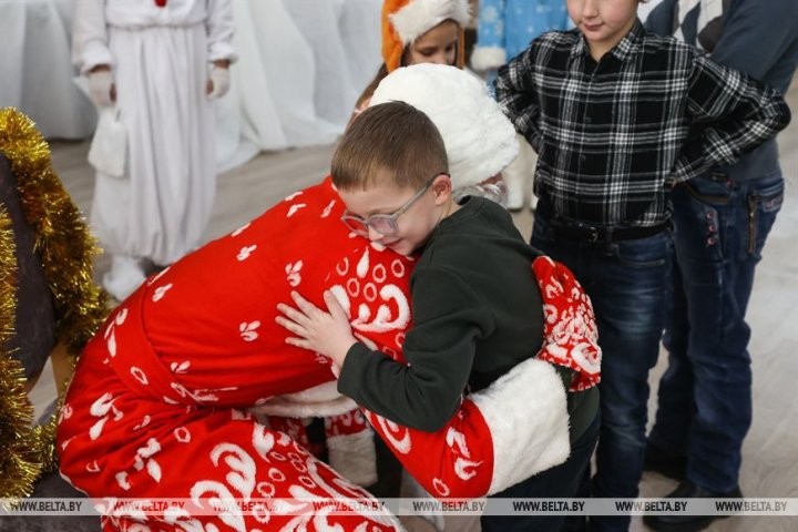 Брестские военнослужащие поздравили воспитанников Кобринской детской деревни