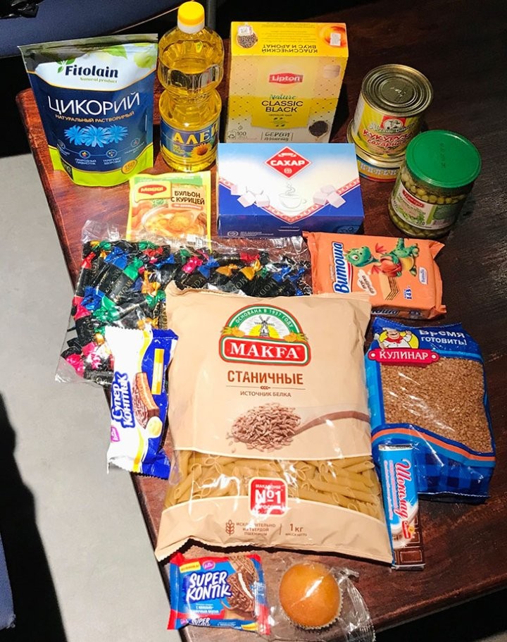 Экипажи Дедов Морозов и Снегурочек высадились в Кобринском районе и развезли подарки детям и одиноким старикам