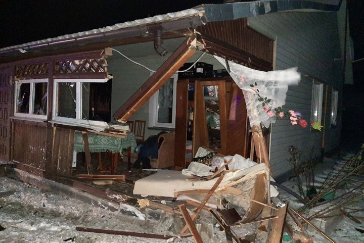 Автомобиль въехал в дом в Березовском районе