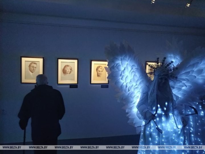 Выставку Никаса Сафронова «Ангел света» представили в Бресте