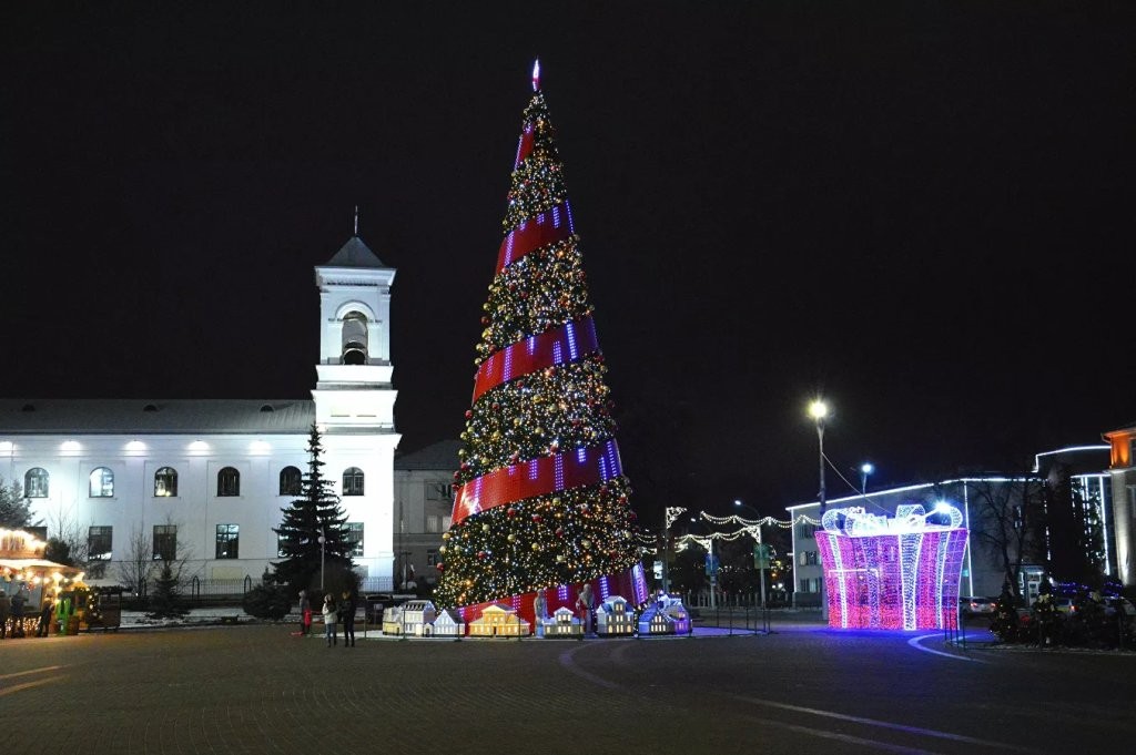 Новогодний Брест в фотографиях: как выглядит город перед праздниками